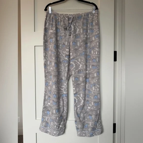 Holiday Patterned Pajamas Set - Picture 5 of 9